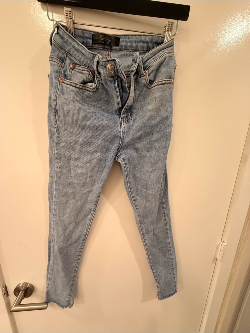 Light Wash Women’s Skinny Jeans - Brand Unknown